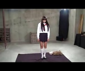 تحت سلطه و spanked در لباس مدرسه
