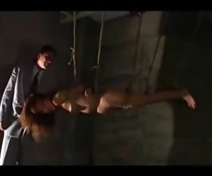 Shibari نوجوان آسیا را با طناب گره خورده